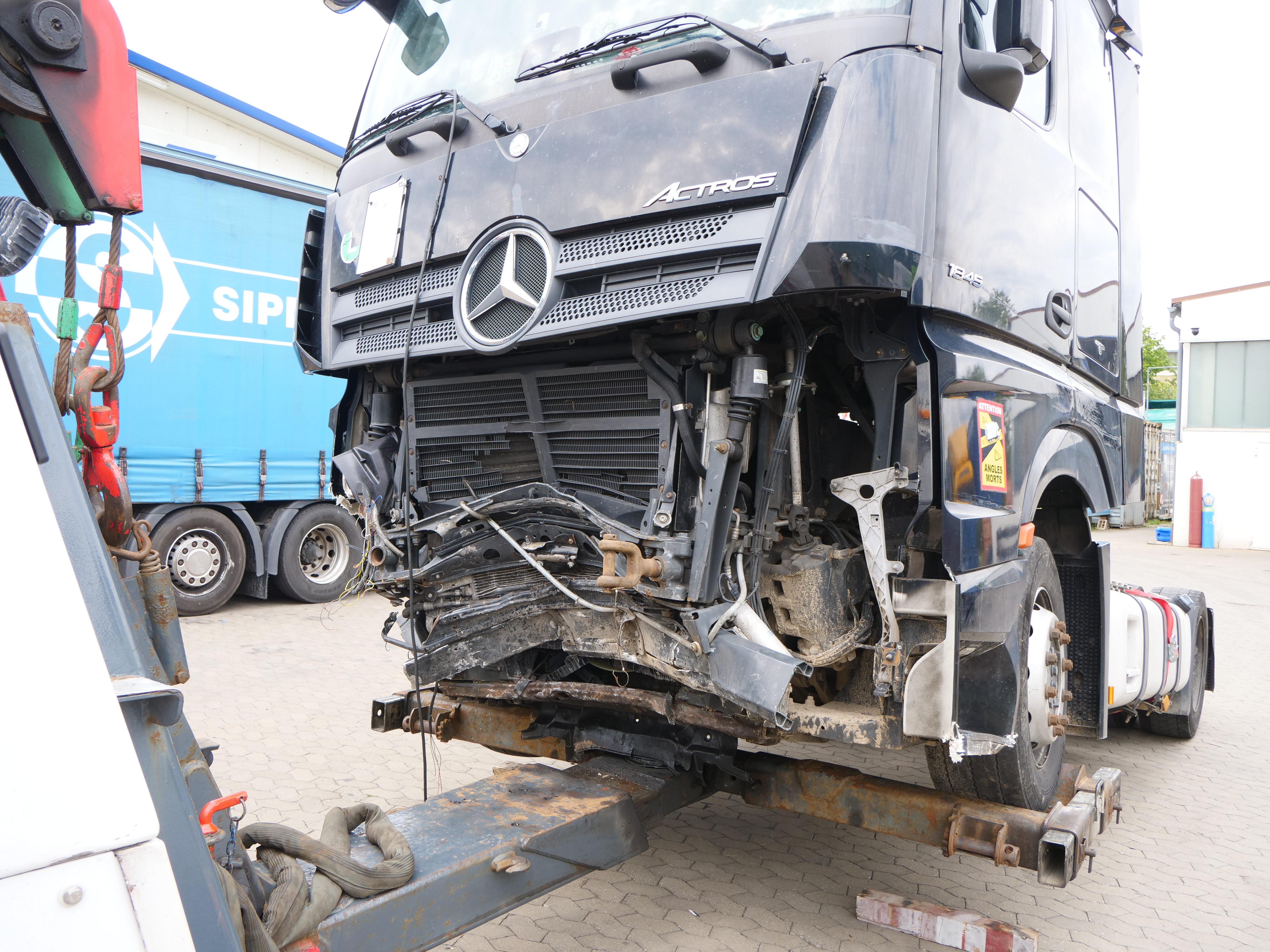 Truck disassembly and vehicle loading in Germany