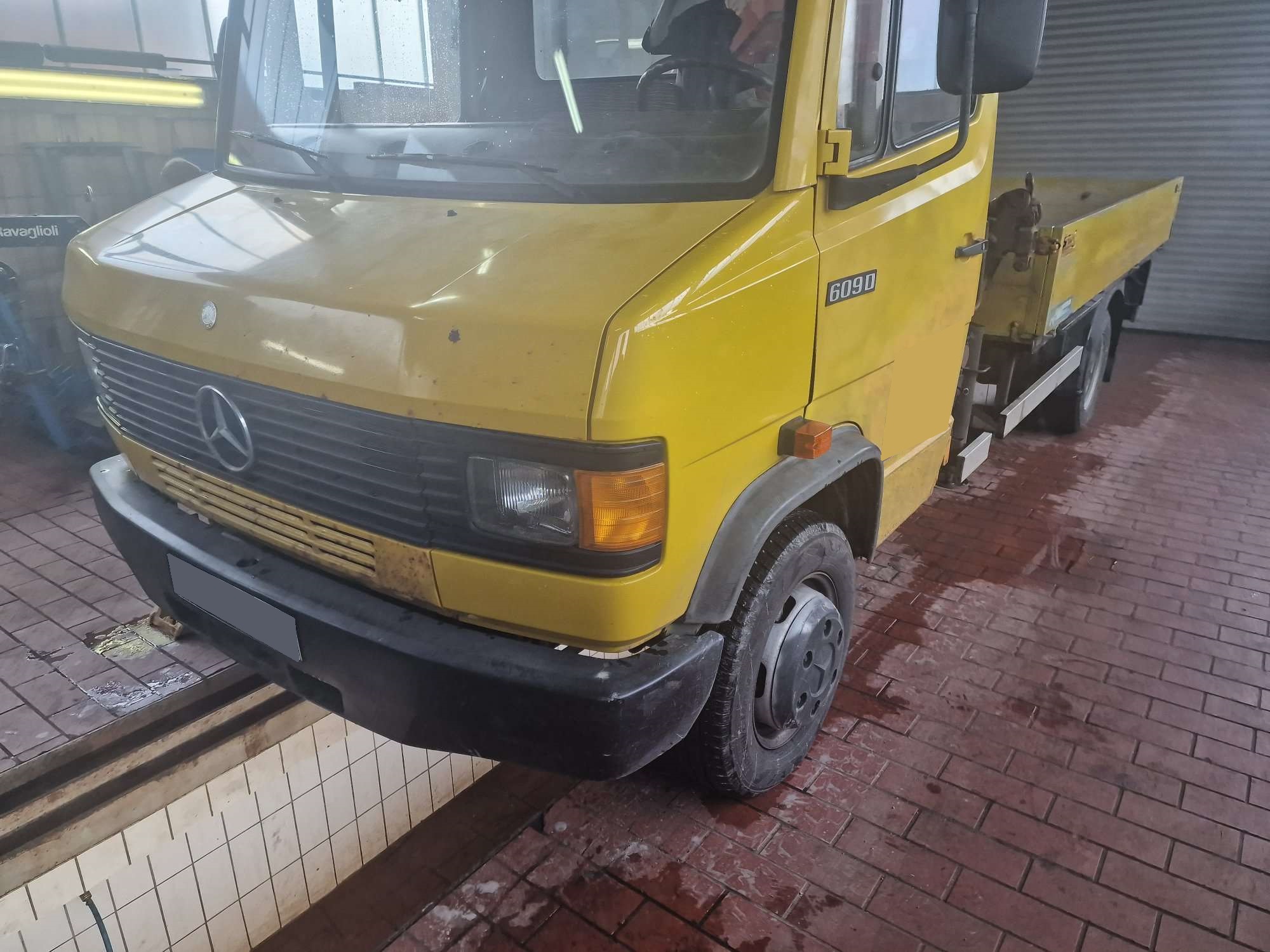 Mercedes Benz 609D OM364 engine repair and fuel pump replacement in Germany