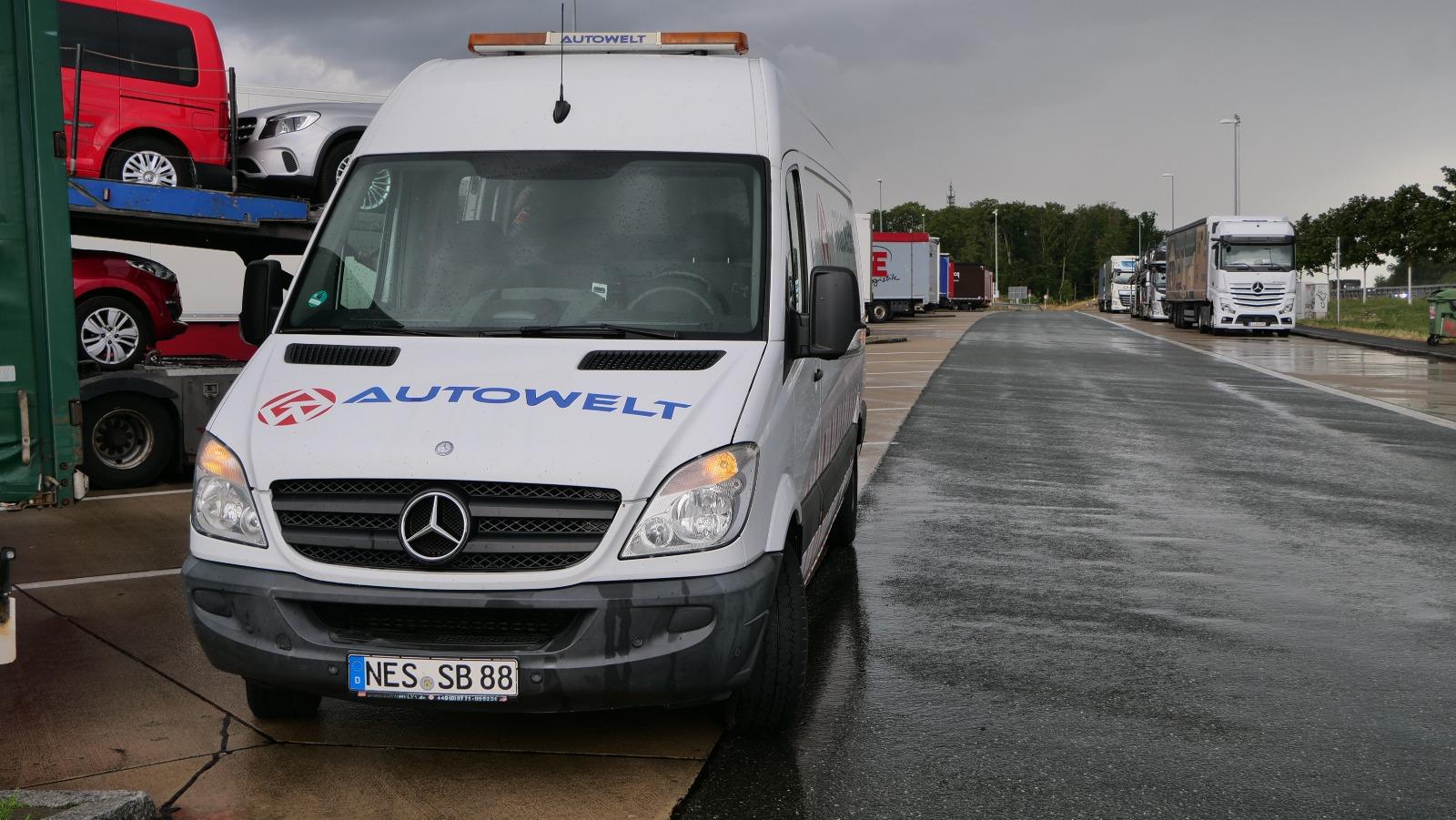 Servicefahrzeug unseres Partners Autowelt aus Niederlauer