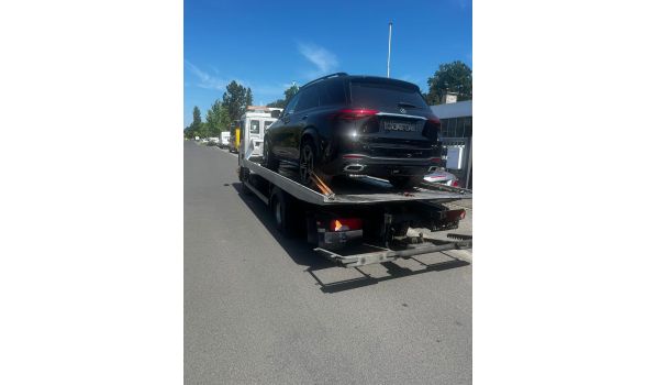 In Brunn am Gebirge 2345- Abschleppdienst für einen PKW. Effizienter Service für Autofahrer in der Nähe der Straßen S1 und B9.