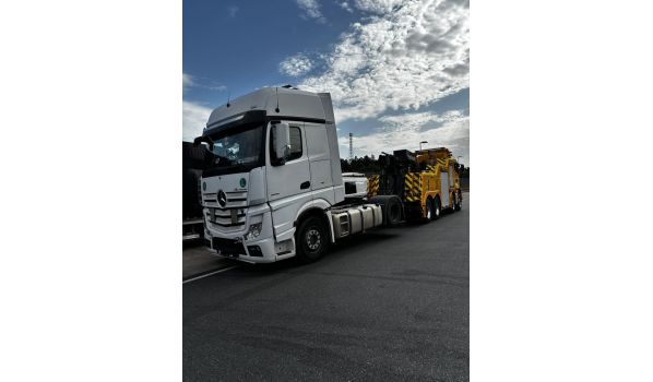 LKW-Abschlepp in Korneuburg 2100 in der Nähe der Autobahnen A22 und A23. Schnelle Hilfe bei Pannen auf einer wichtigen Strecke.