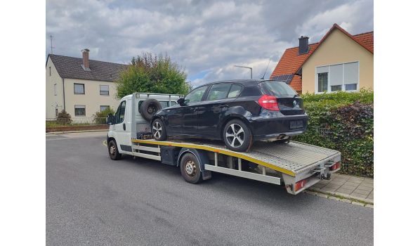 In Lambach 4650- Abschleppdienst für einen PKW. Effizienter Service für Autofahrer in der Nähe der Straßen S10 und B1.