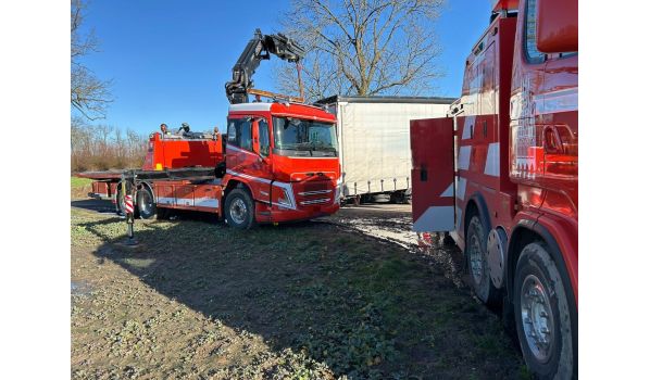 Pomoc drogowa dla ciężarówek w Zaandam, 1506 w pobliżu autostrady A7. Szybka pomoc w przypadku awarii na ważnej trasie.