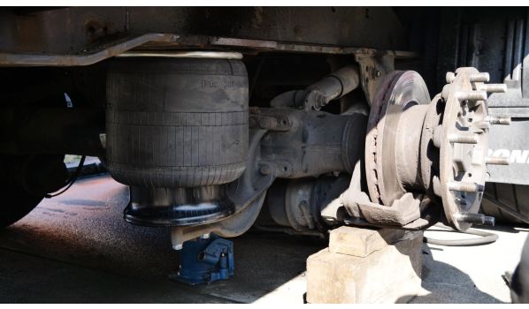 Truck air suspension repair in Kassel