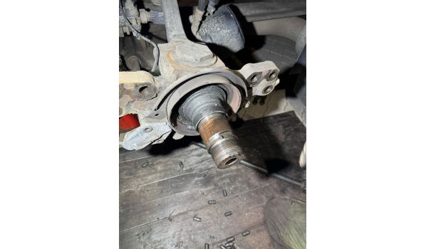 97-420 Szczerców, wymiana opony w ciężarówce o rozmiarze 305/70 R22.5 po awarii