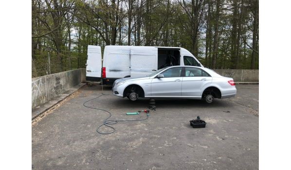 87-820 Baruchowo, mobilna wulkanizacja dla pojazdu z uszkodzonym ogumieniem na parkingu 