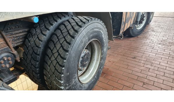 58-573 Piechowice, wymiana opony w ciężarówce o rozmiarze 315/70 R22.5 na parkingu