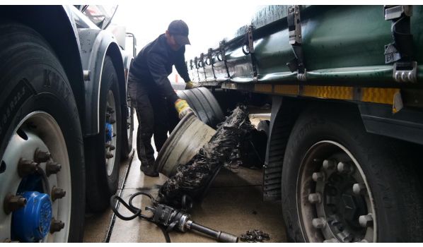 58-120 Jaworzyna Śląska, mobilna wulkanizacja dla naczepy typu trailer o rozmiarze 425/65 R22.5 58-120 Jaworzyna Śląska, mobilna wulkanizacja dla naczepy typu trailer o rozmiarze 425/65 R22.5