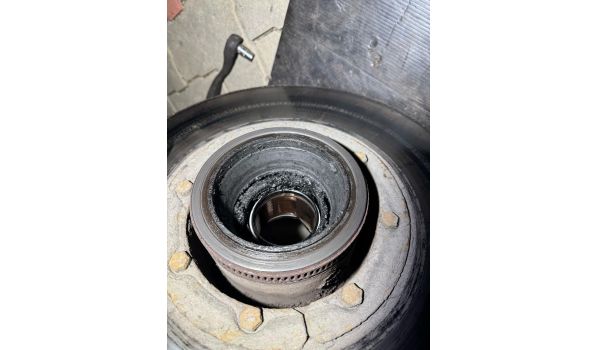 43-300 Jaworzno, wymiana opony po awarii w ciężarówce o rozmiarze 315/70 R22.5