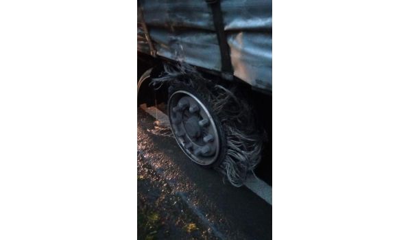 24963 Tarp, Wymiana opony przyczepy na pasie awaryjnym