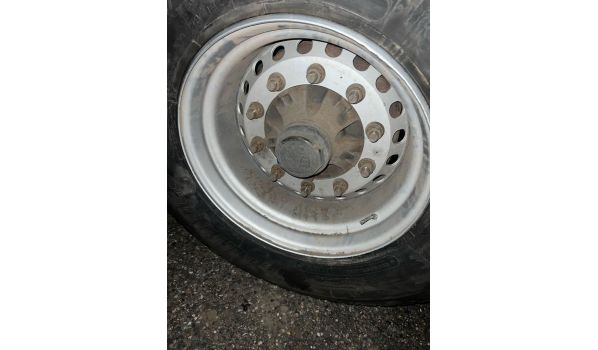 90449 Stein, Wymiana opony ciężarówki na pasie awaryjnym