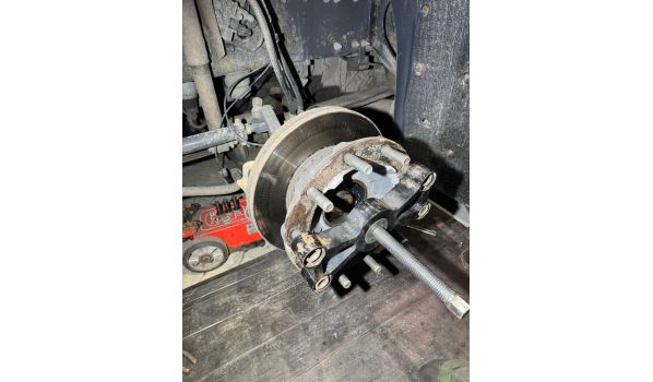 31515 Wunstorf, Mobilny serwis opon po awarii ciężarówki z holowaniem