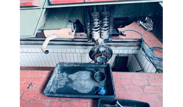 45739 Oer-Erkenschwick, Wymiana opony w transporterze