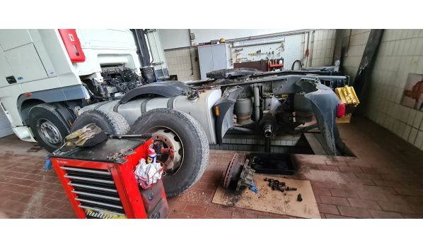 58730 Fröndenberg, Wymiana opony ciężarówki na parkingu