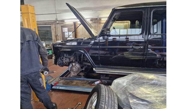 40721 Hilden, wymiana opony w Mercedesie SUV na miejscu