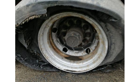 45739 Oer-Erkenschwick, Wymiana felgi przyczepy z powodu korozji na parkingu