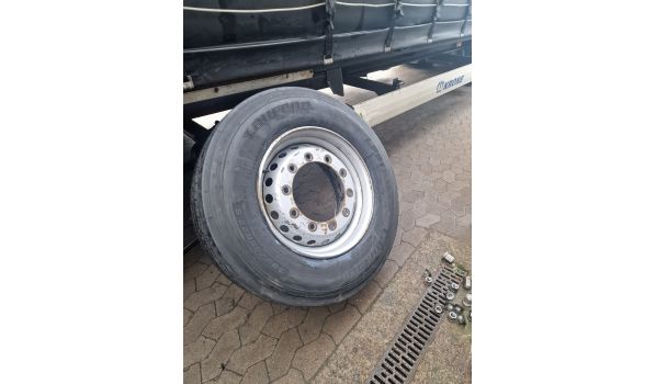 70794 Filderstadt, Wymiana koła przyczepy z wymianą felgi na parkingu