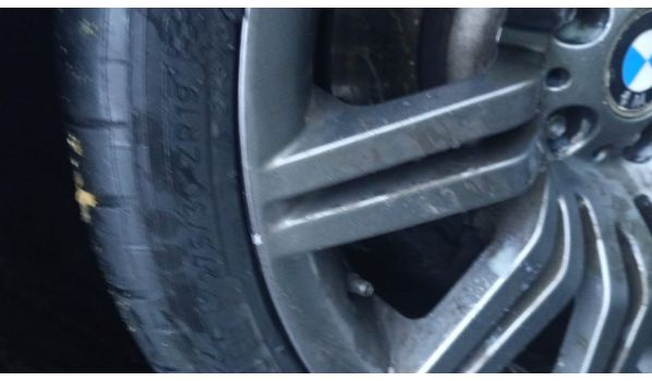 89188 Merklingen, mobilny serwis opon z przebitą oponą na parkingu