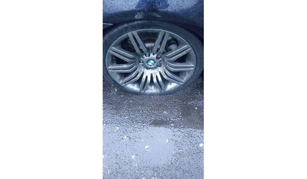 40822 Mettmann, mobilny serwis opon z przebitą oponą na parkingu