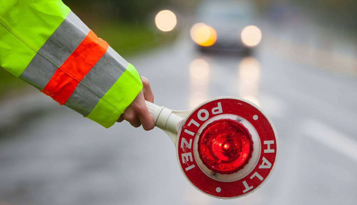 Pomoc przy kontroli ciężarówek przez policję, urząd celny, BAG.