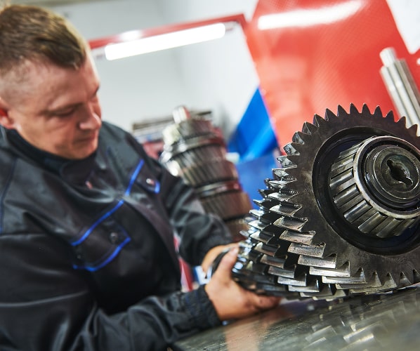 Naprawa skrzyni biegów ciężarówki w Niemczech